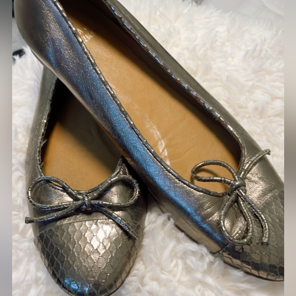 Stuart Weitzman - Picture 4 of 4